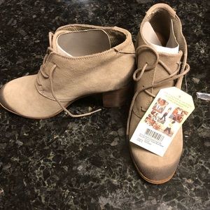Toms suede lace up booties NWT